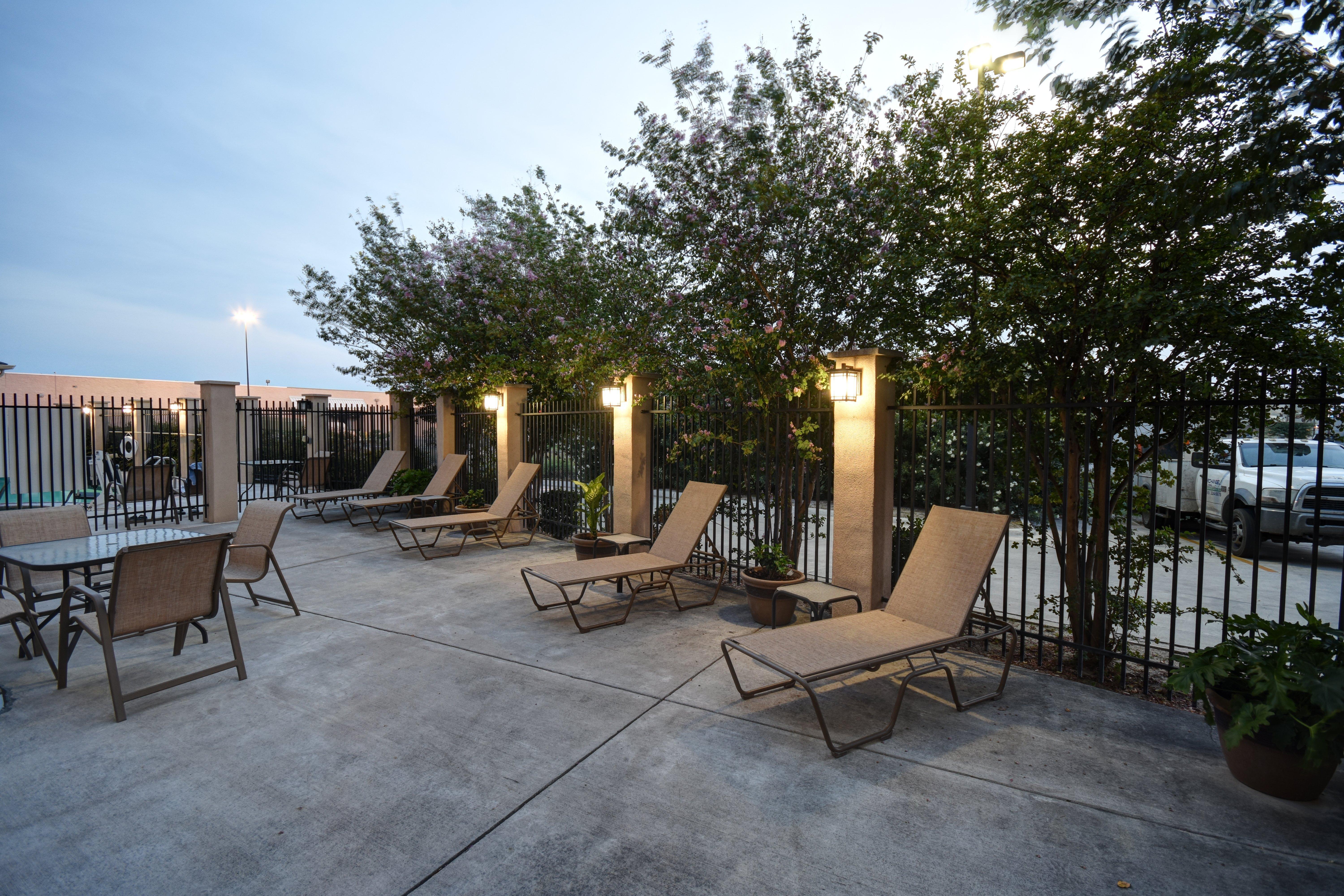 Holiday Inn Express & Suites Del Rio By Ihg Exterior foto
