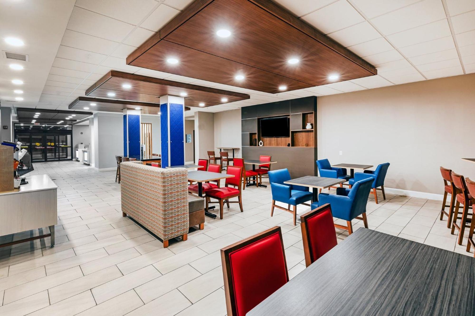 Holiday Inn Express & Suites Del Rio By Ihg Exterior foto