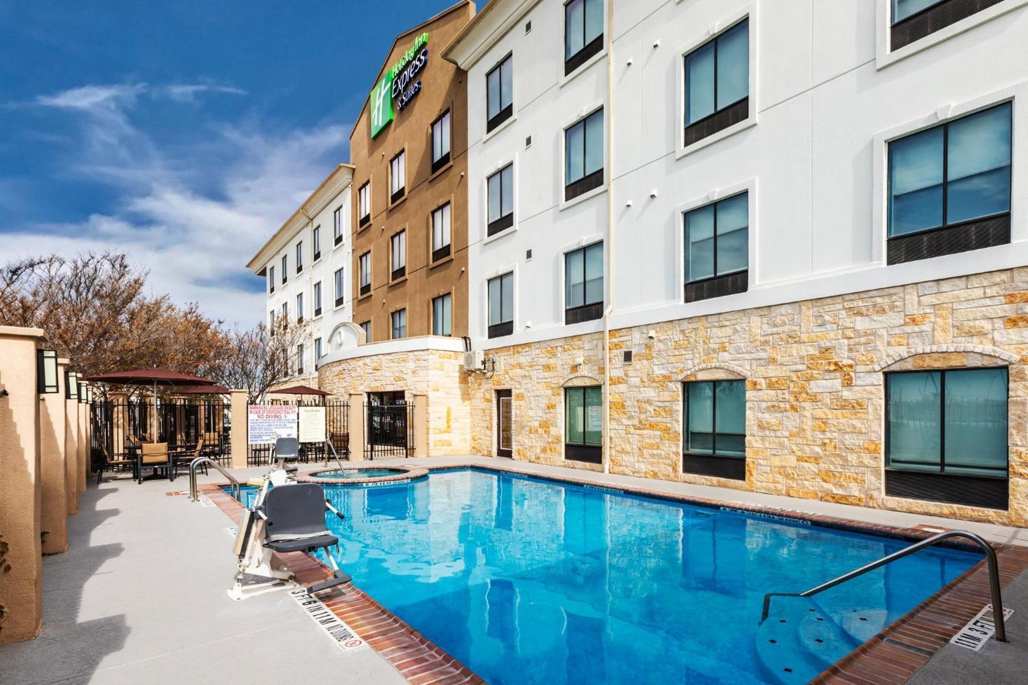 Holiday Inn Express & Suites Del Rio By Ihg Exterior foto