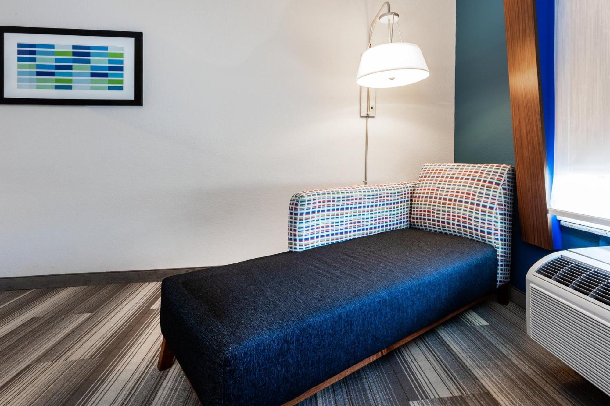 Holiday Inn Express & Suites Del Rio By Ihg Exterior foto