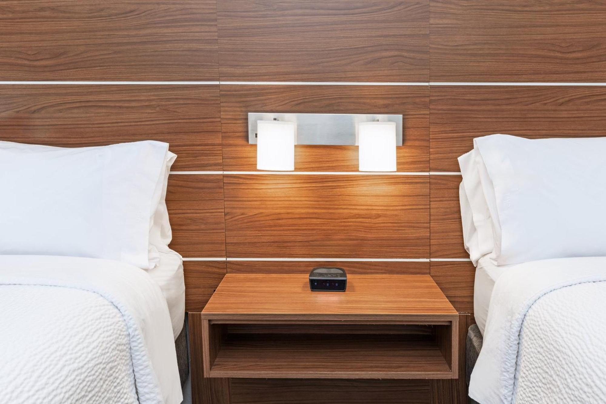 Holiday Inn Express & Suites Del Rio By Ihg Exterior foto