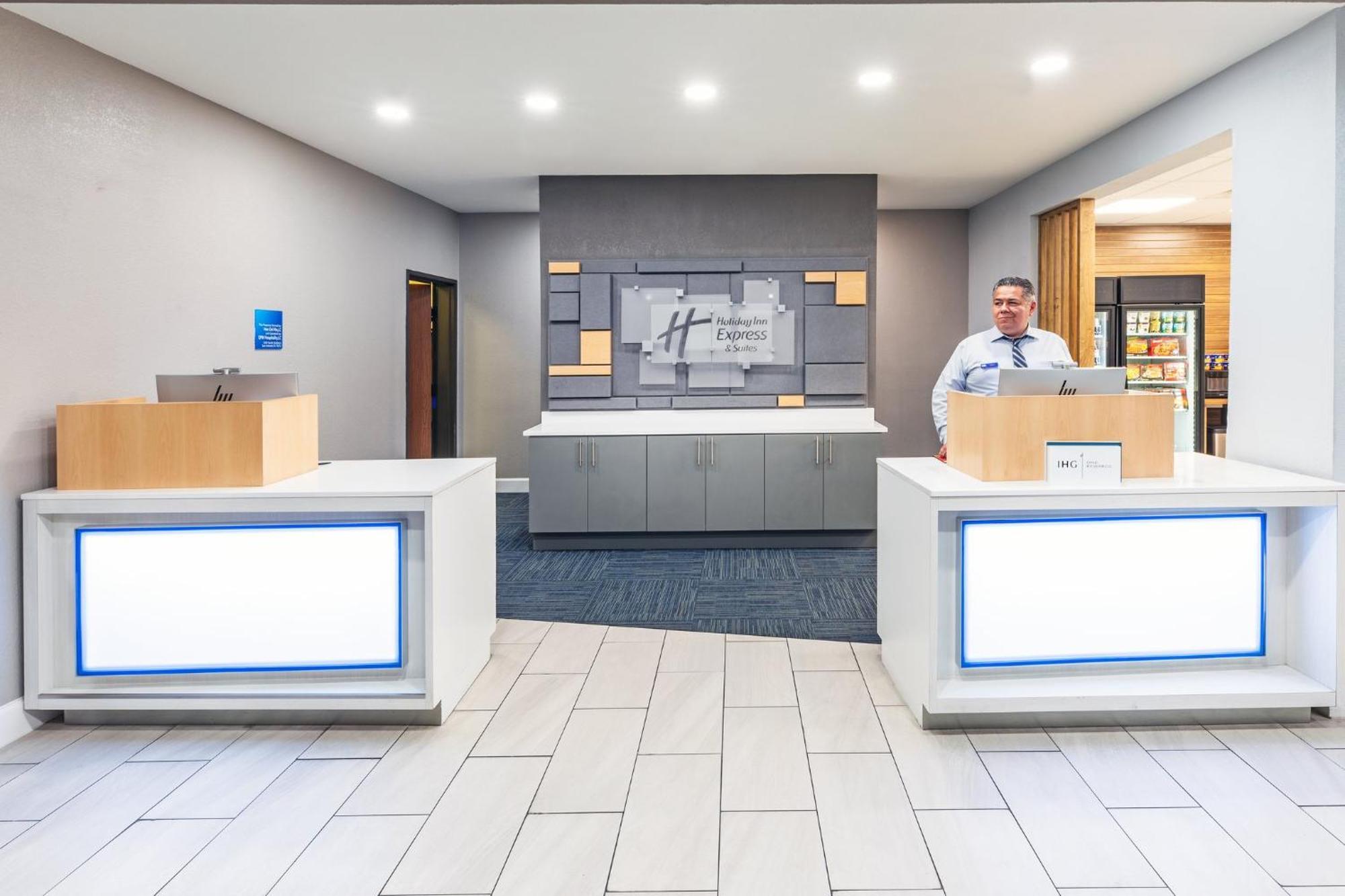 Holiday Inn Express & Suites Del Rio By Ihg Exterior foto