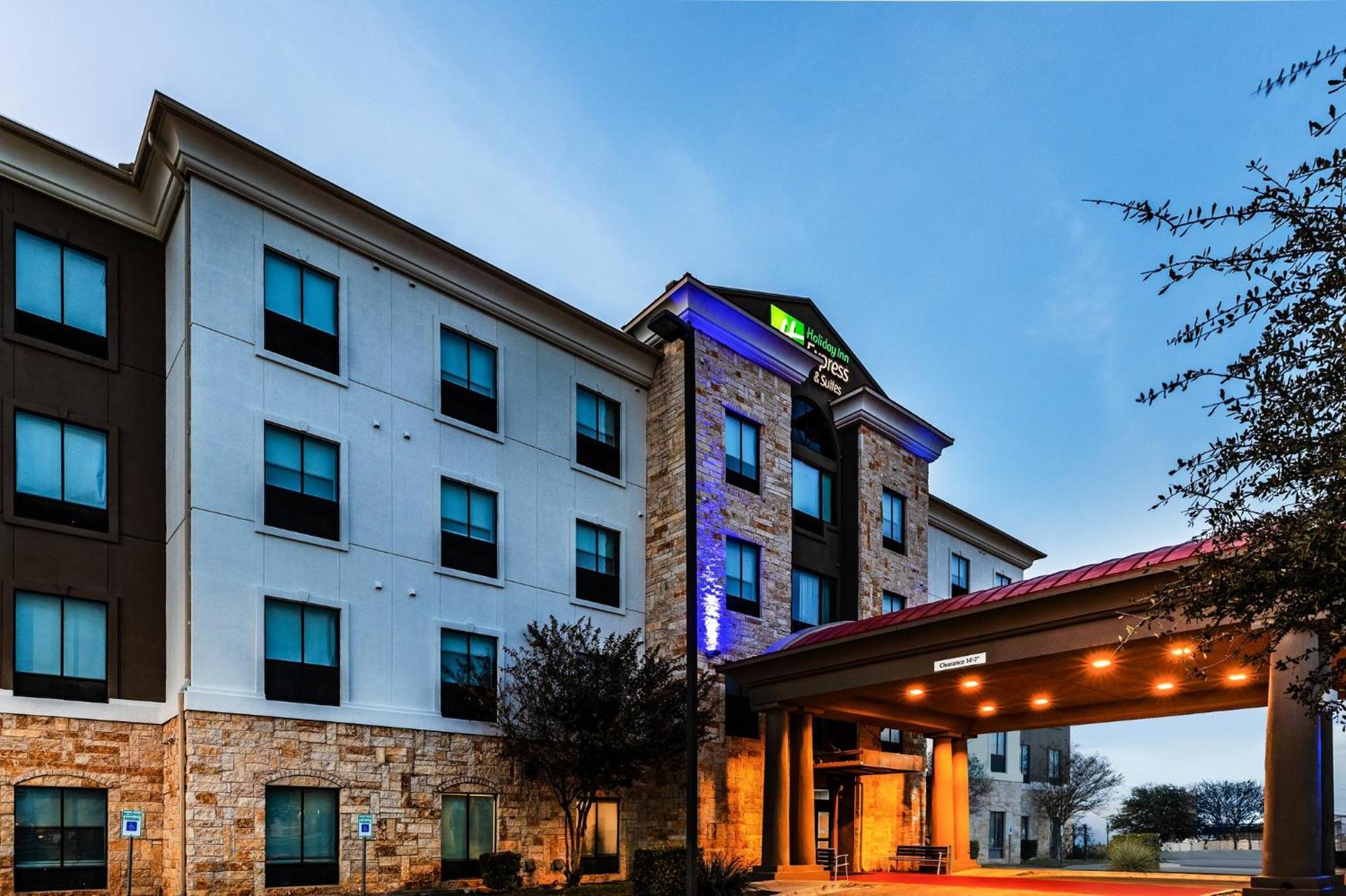 Holiday Inn Express & Suites Del Rio By Ihg Exterior foto