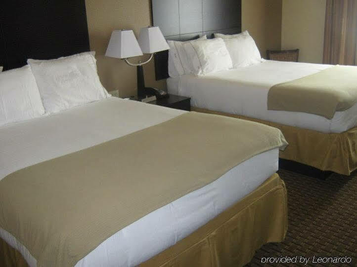 Holiday Inn Express & Suites Del Rio By Ihg Exterior foto